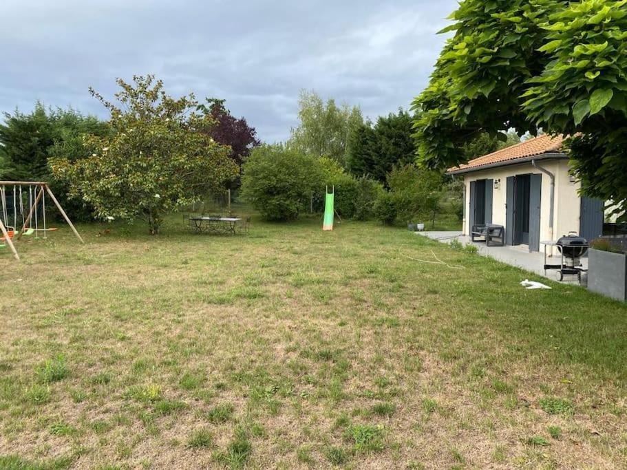 Logements Chaleureux Dans Maison Avec Piscine A 35 Min De Lyon Alix Exteriör bild