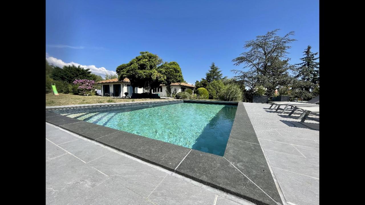 Logements Chaleureux Dans Maison Avec Piscine A 35 Min De Lyon Alix Exteriör bild
