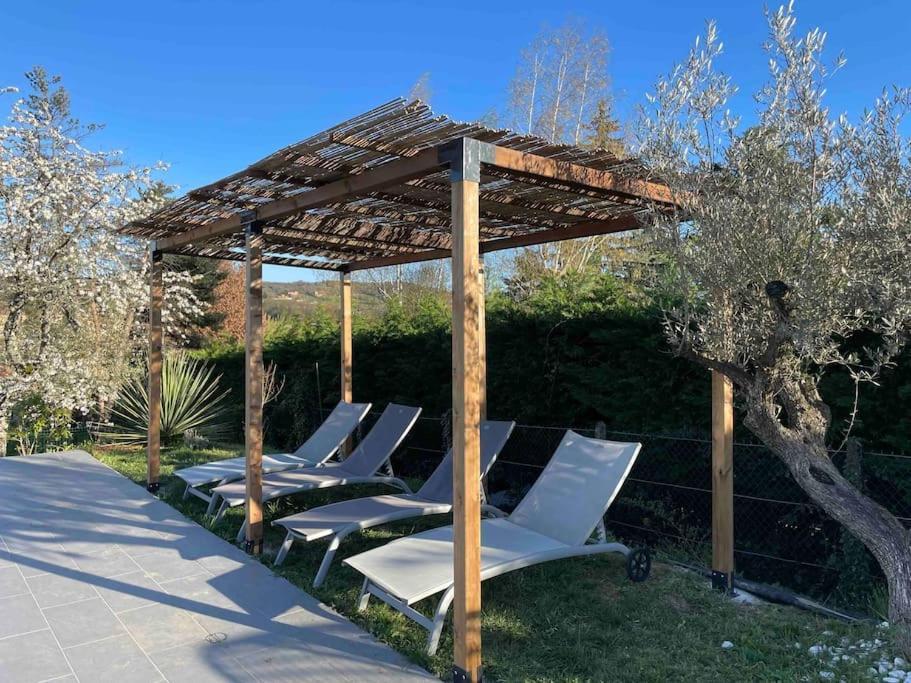 Logements Chaleureux Dans Maison Avec Piscine A 35 Min De Lyon Alix Exteriör bild