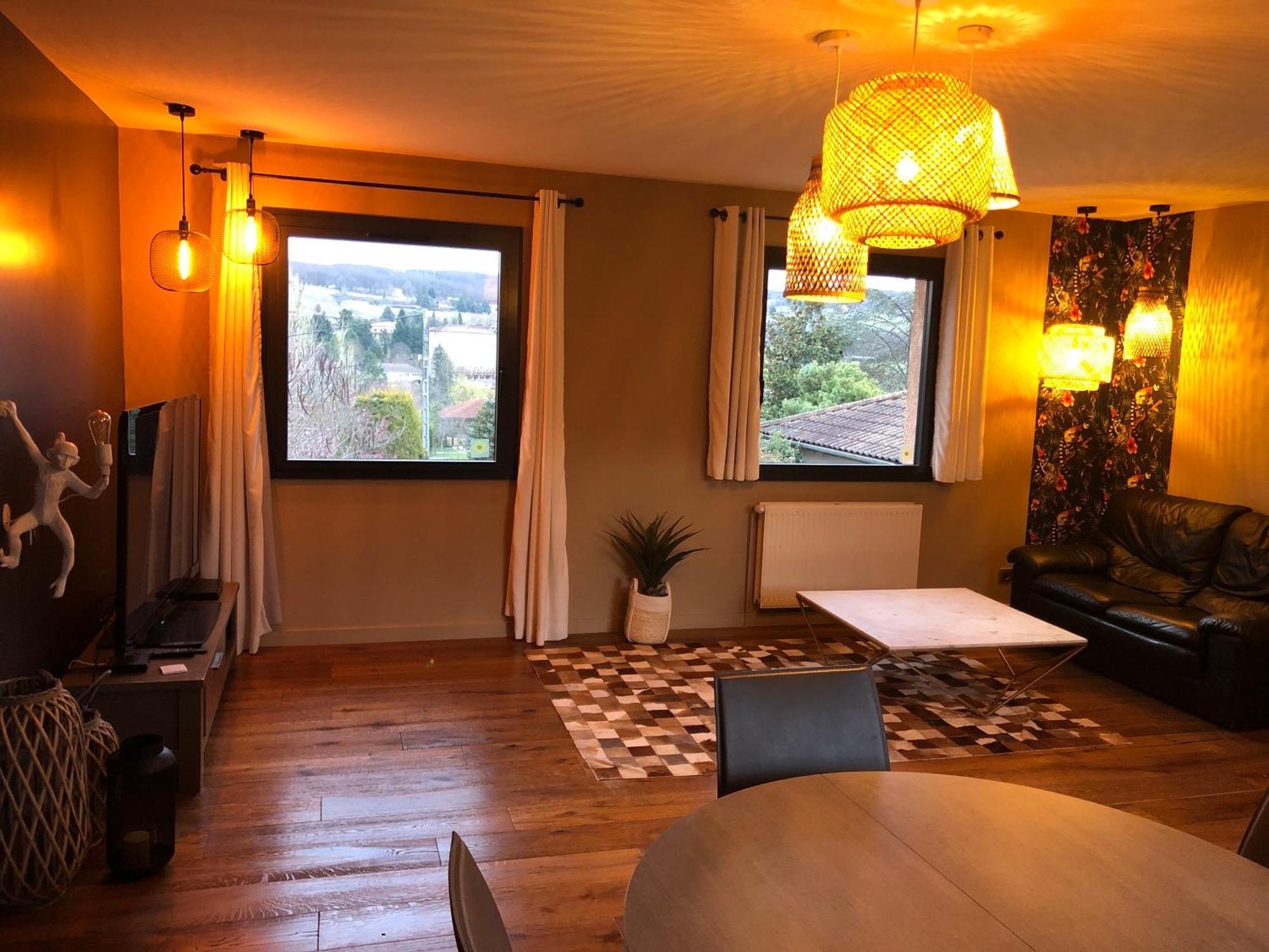 Logements Chaleureux Dans Maison Avec Piscine A 35 Min De Lyon Alix Exteriör bild